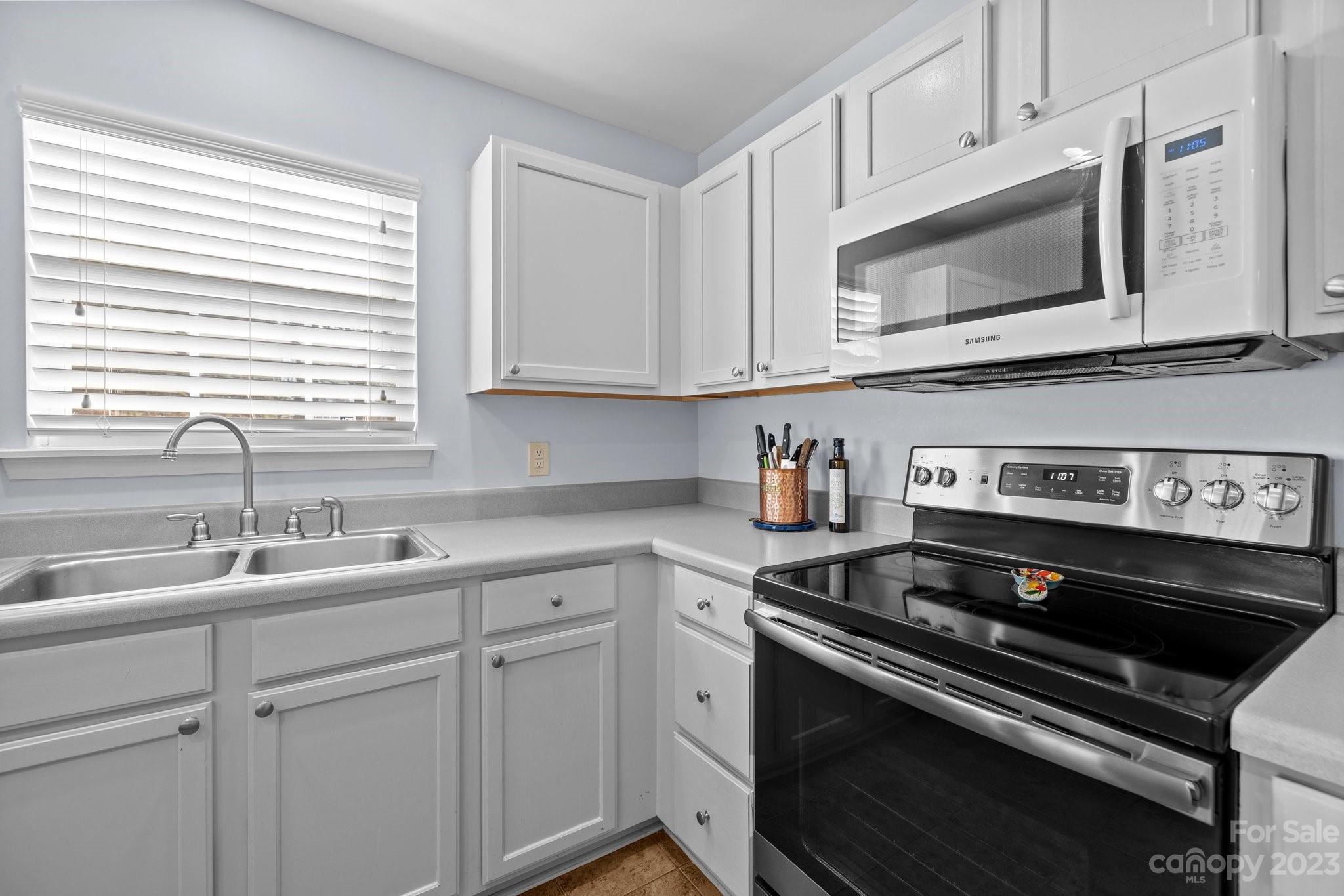 The Townes at River Crossing - Residential