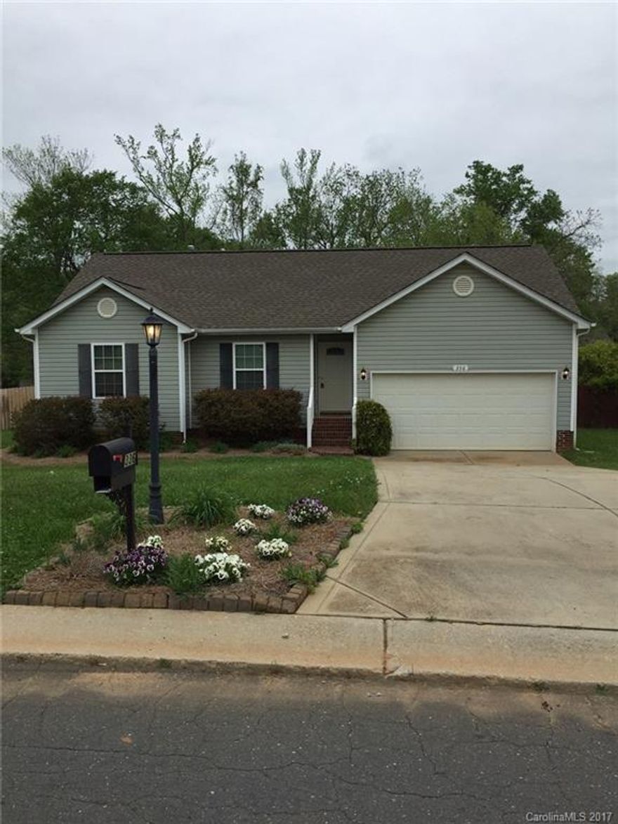 Nice 3 bed 2 bath home in Faulkner Ridge, no HOA fees. Home has beautiful Hardwood floors through out.
Screened in Rear deck Lots of landscaping, Lush grass, storage building will remain.Comes with appliances.
Charming open living room with vaulted ceiling. Fresh paint and clean, move in ready.