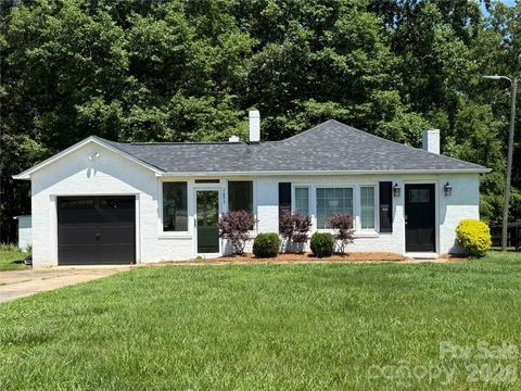 Photo of 2693 Salem Church Road, Lincolnton, NC 28092 (MLS # 4395437)