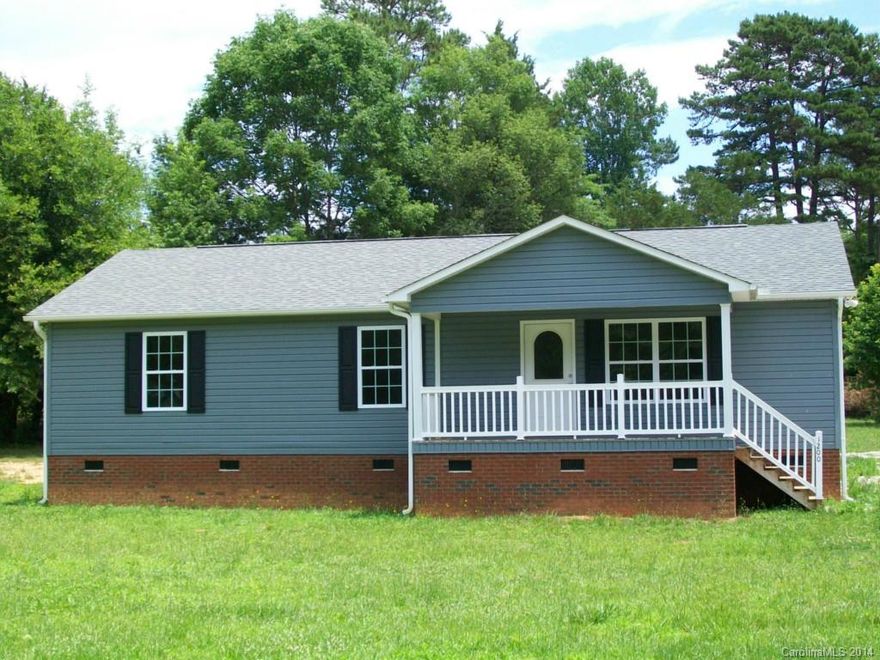 Nice New home in country setting. 3Br/2Ba. Harwoods in Great room, hallway and laundry. Covered front porch and deck on back.