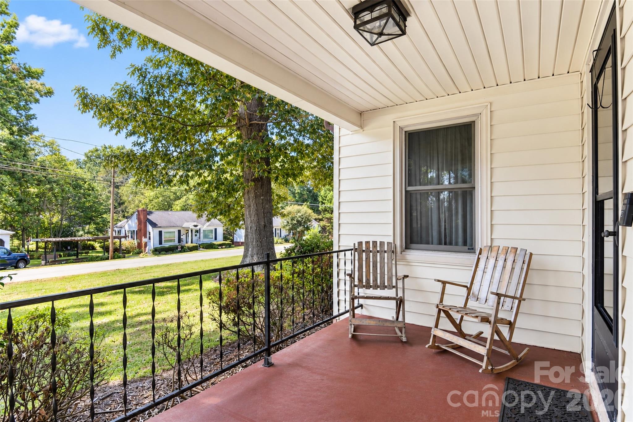 806 Applewood Street