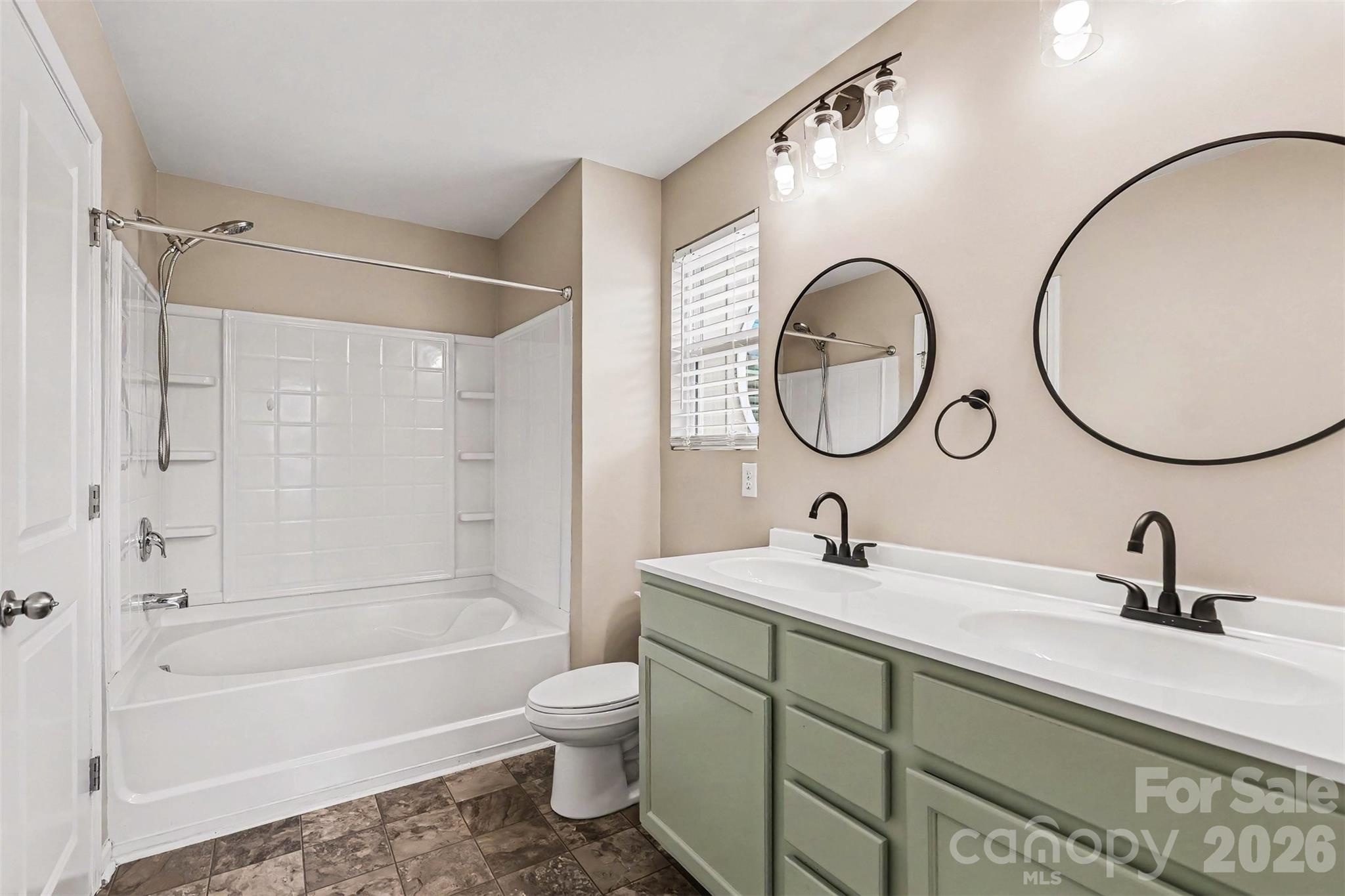 Newport Lakes - Residential