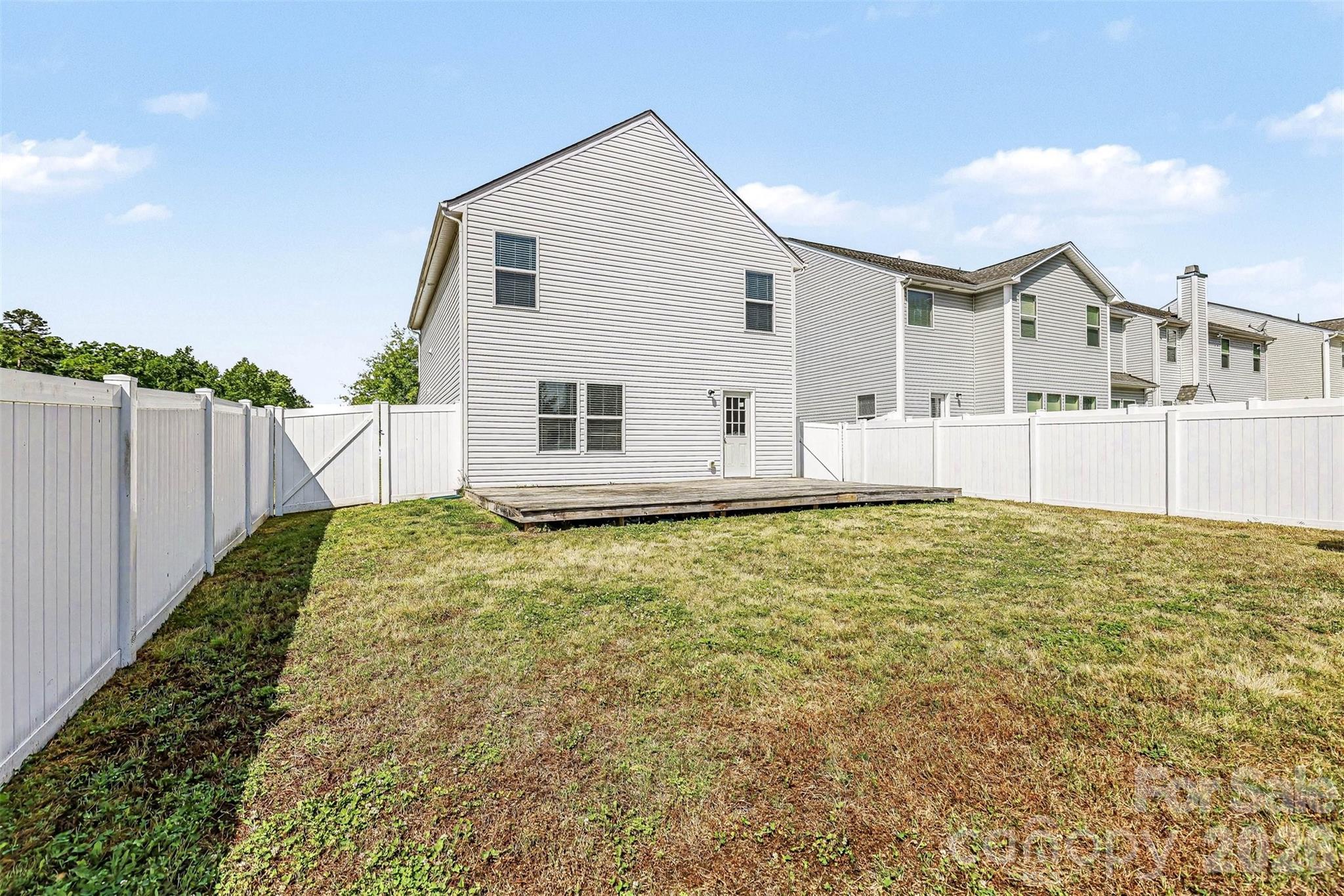 Newport Lakes - Residential