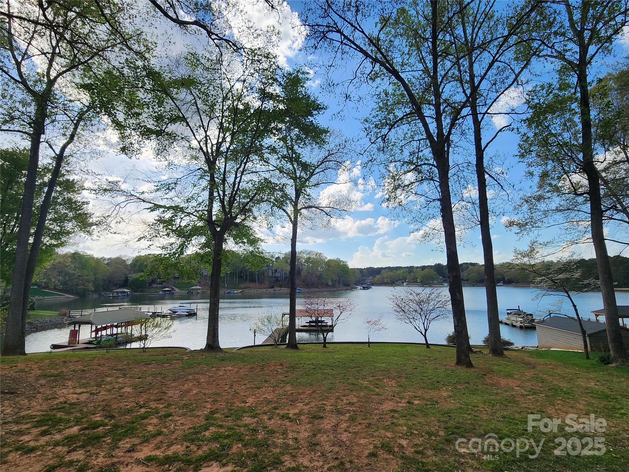 1395 Roundstone Road