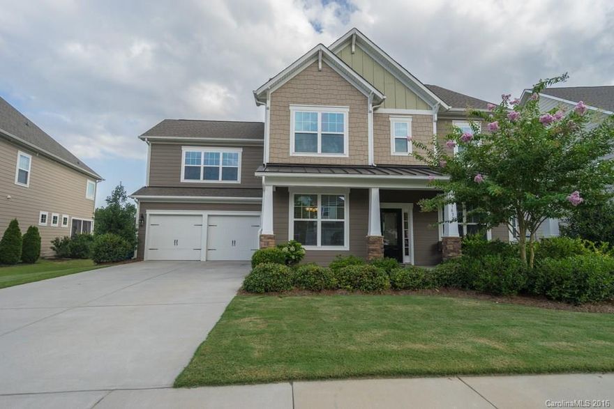 Wonderful 5 bedroom home in amenity rich Springfield! This 4 year old home on a premium lot features a gourmet kitchen with gas stove and double oven, large and landscaped back yard, screened in porch, irrigation system, finished garage with shelving and upgraded lighting. Amenities include the highly rated Springfield Golf Club, community center with 3 swimming pools, community house with gym, picnic area, lit tennis courts and more.