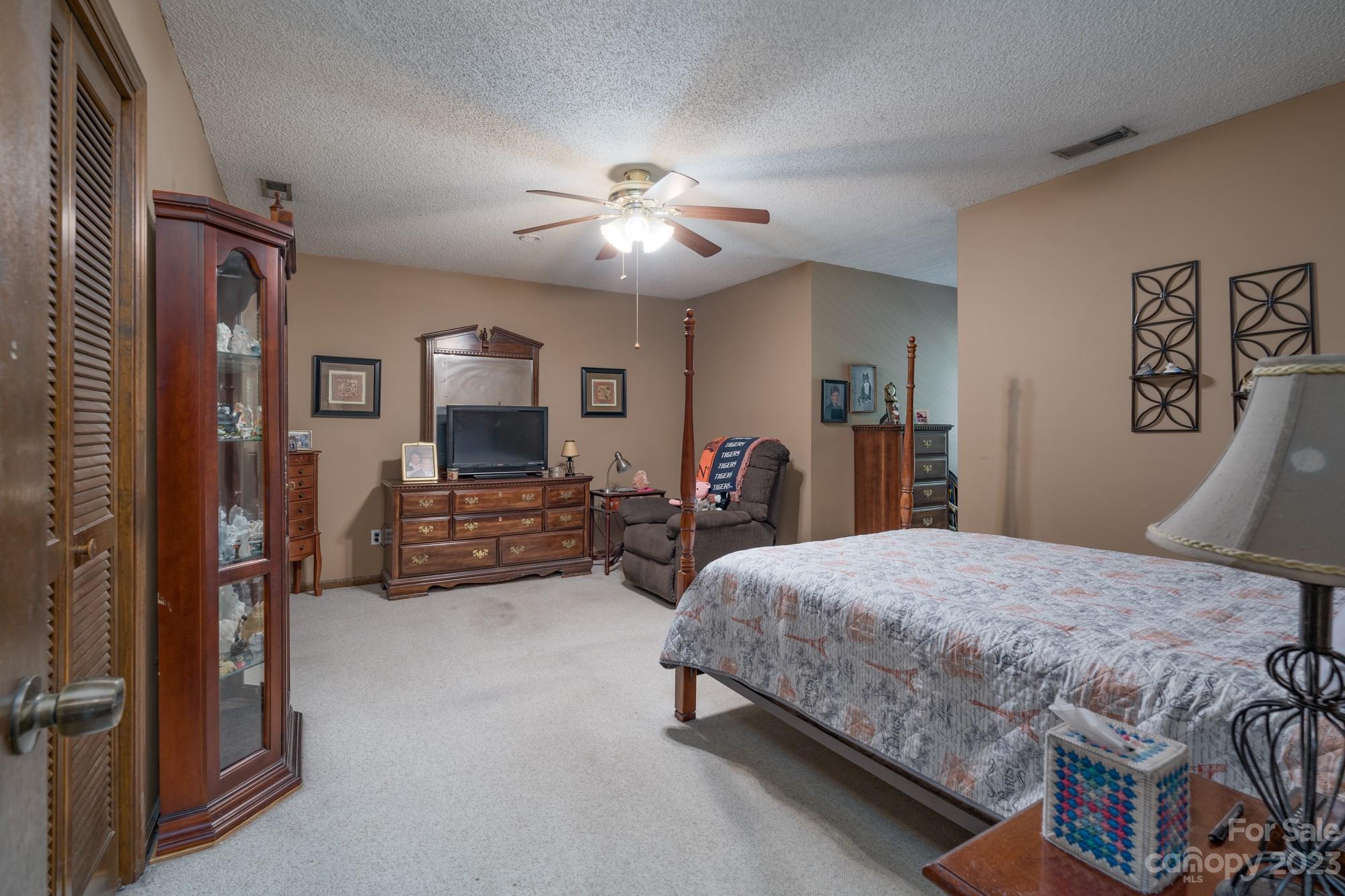 Hickory Hills - Residential