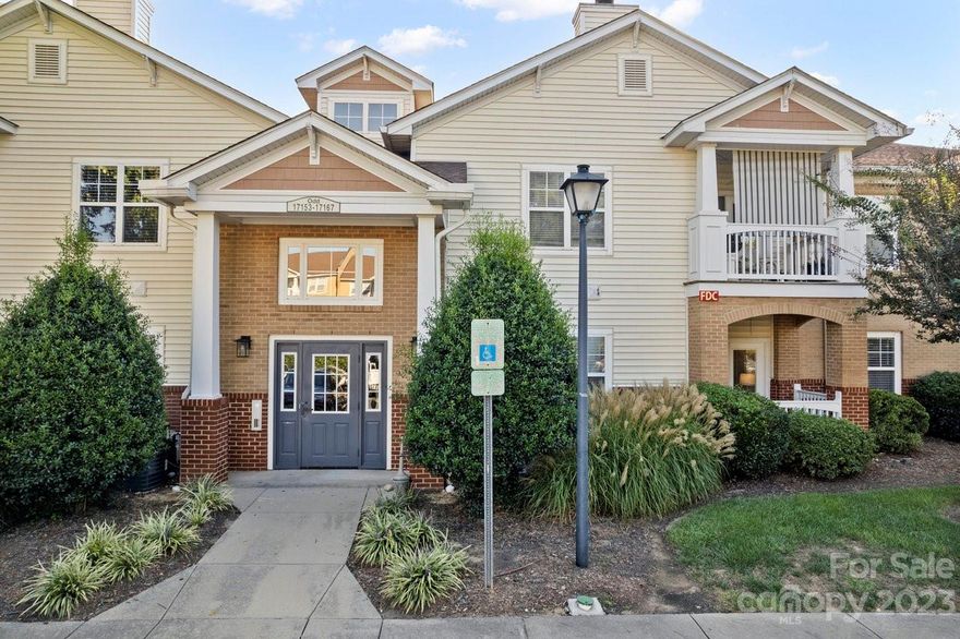 Live simply in this 2 bedroom, 2 bathroom condo. Additional area / space for an office.  Copper Ridge offers amenities including pool, tennis, clubhouse, fitness center, picnic area, and pet stations. Secure main building entry leads to the interior front door of the condo.  Easy access to Highways, Schools, Ballantyne Business Centers, and Shopping.