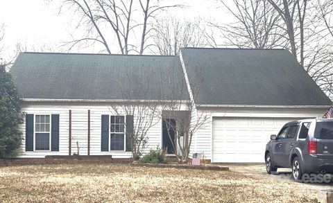 Photo of 8605 Golf Ridge Drive, Charlotte, NC 28277 (MLS # 4336266)