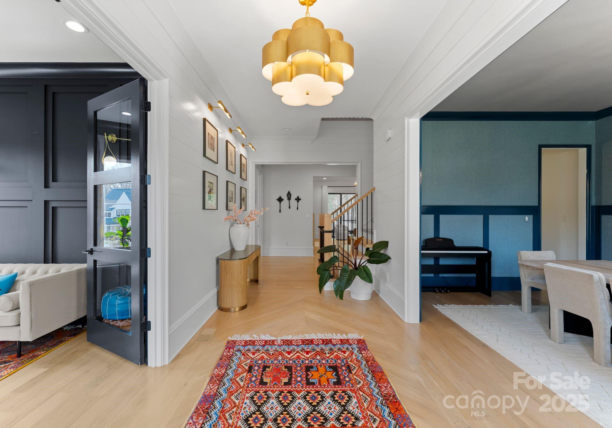 300 Mammoth Oaks Drive