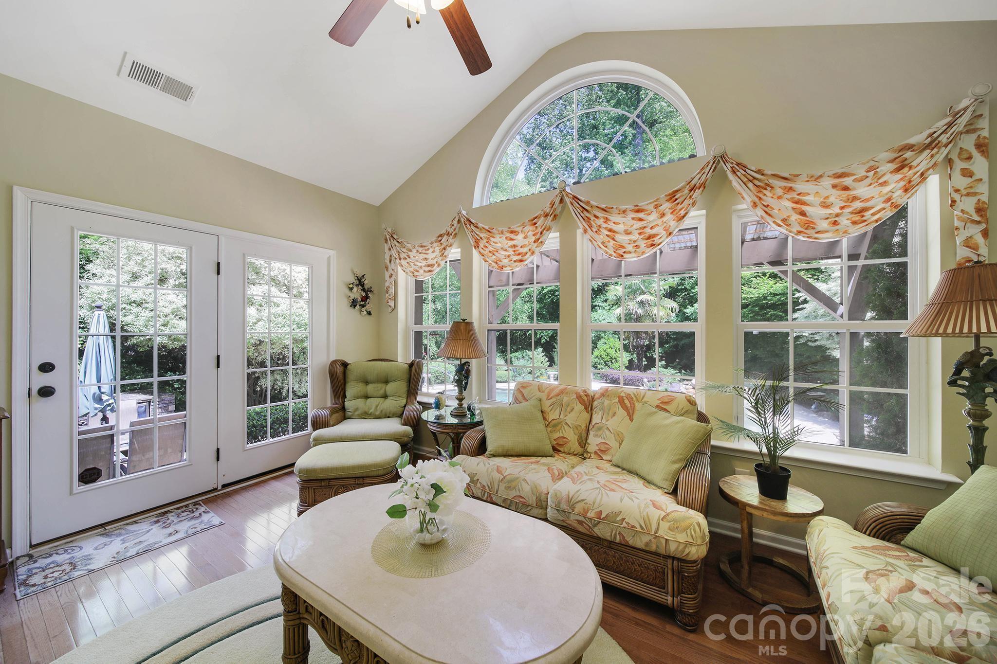 Lakepoint - Residential