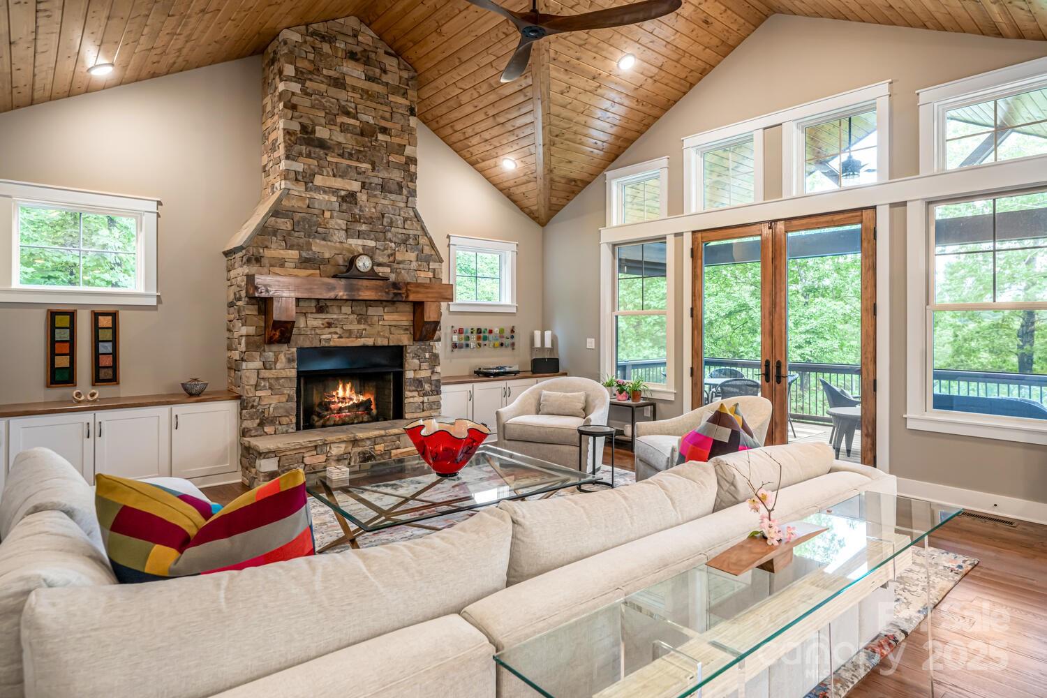 807 Hollybrook Drive