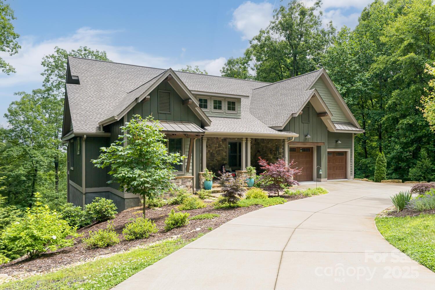 807 Hollybrook Drive