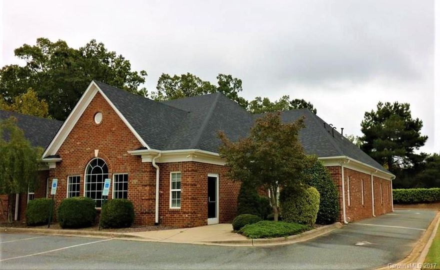 Great medical office space available.  Modern construction and new paint.  All 4 HVAC units have recently been serviced and are operational.   Over 4700 sq ft.  9 exam rooms, x-ray room, dark room, 4 bathrooms with lots of potential upstairs as a second rental. Available for lease at $15/psf