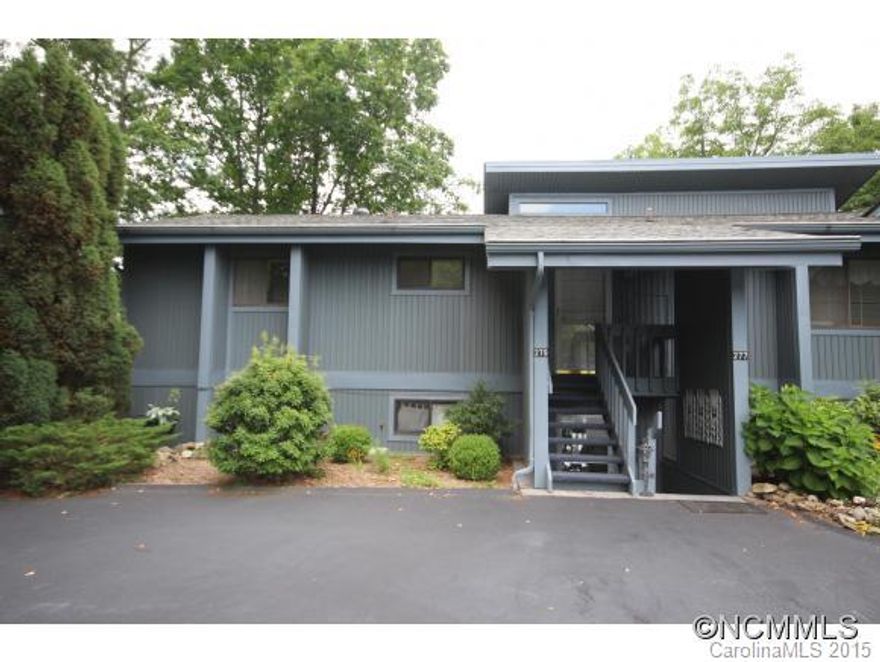 Impressive Mountain View get away ready for new owner that appreciates a light and bright space with generous bedroom sizes, screened porch overlooking Lake Ticoa.  This unit looks fresh inside and out, parking lot and landscaping in excellent condition.  Choose Connestee Falls as your mountain destination with full amenities, clubhouse, gated access, five lakes, hiking trails and some of the best pickle ball courts around.