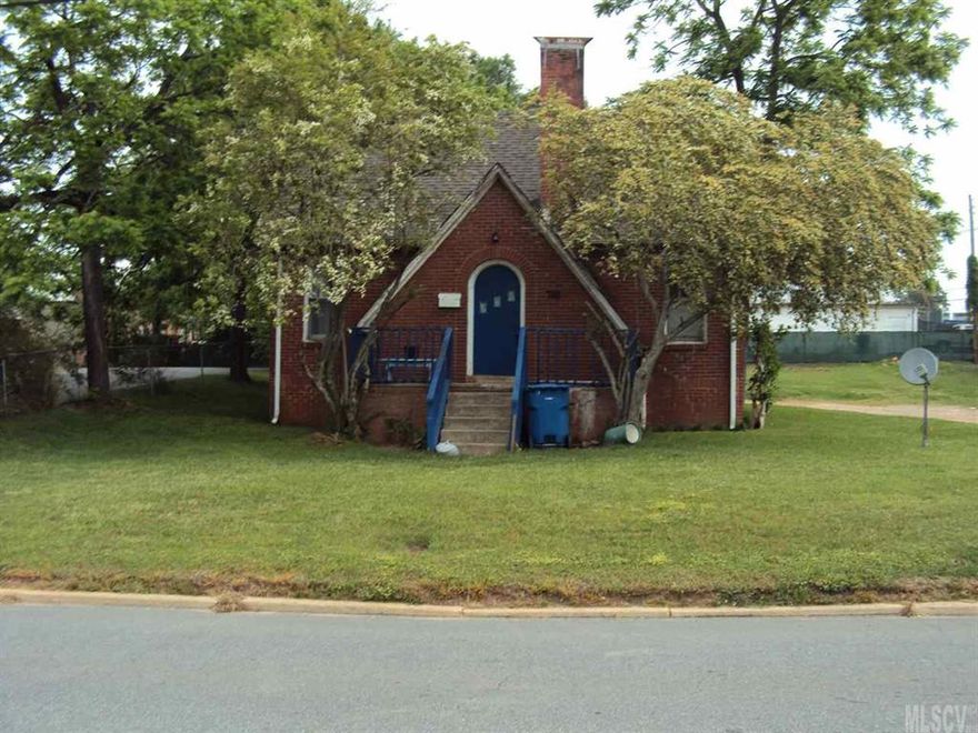 Great opportunity for investors. After many years in the rental business. Owner is selling off multiple single family homes. Purchase one or multiples. Lots of long term tenants in place. This home is 3 bedrooms 1 full bath.