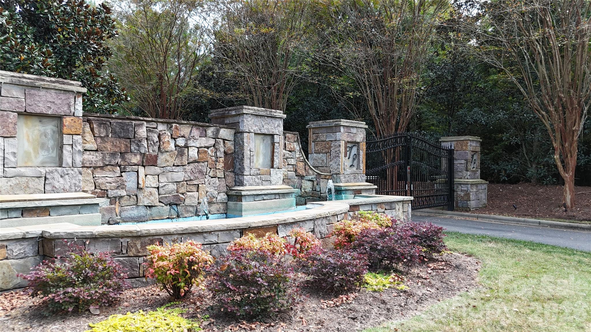 Victoria Lake - Land