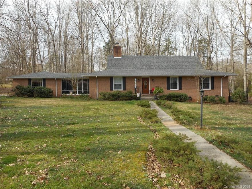 Move in condition. Granite countertops, breakfast bar and ceramic flooring in the kitchen. The living room has Fireplace, builtin bookshelves and wooden floors. Formal dining room with  doors opening up to the deck. 3 Bedrooms, 2 Baths. Wooden floors throughout, Screened-in porch, Double Carport, Patio and Storage building. Located in the Forest Hills. This house is a must see.