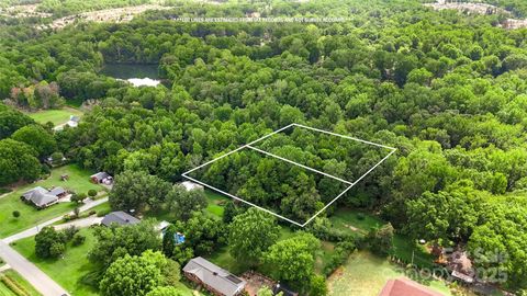 Photo of 8503 Tuckalake Drive, Charlotte, NC 28215 (MLS # 4305173) Photo of 8503 Tuckalake Drive, Charlotte, NC 28215 (MLS # 4305173)