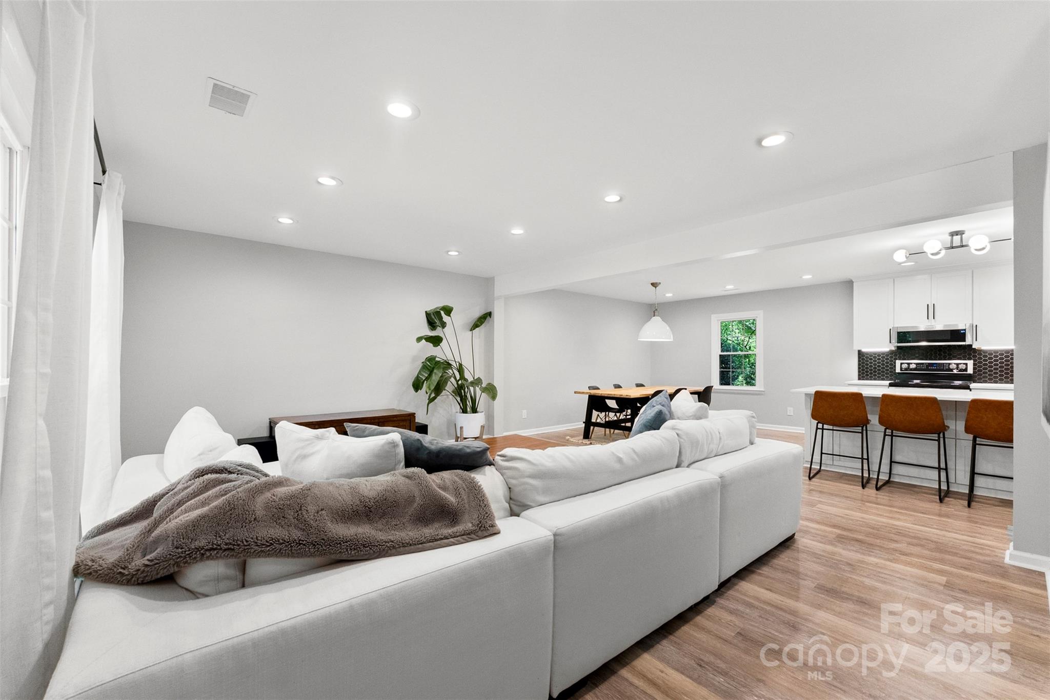 4522 Woods End Lane