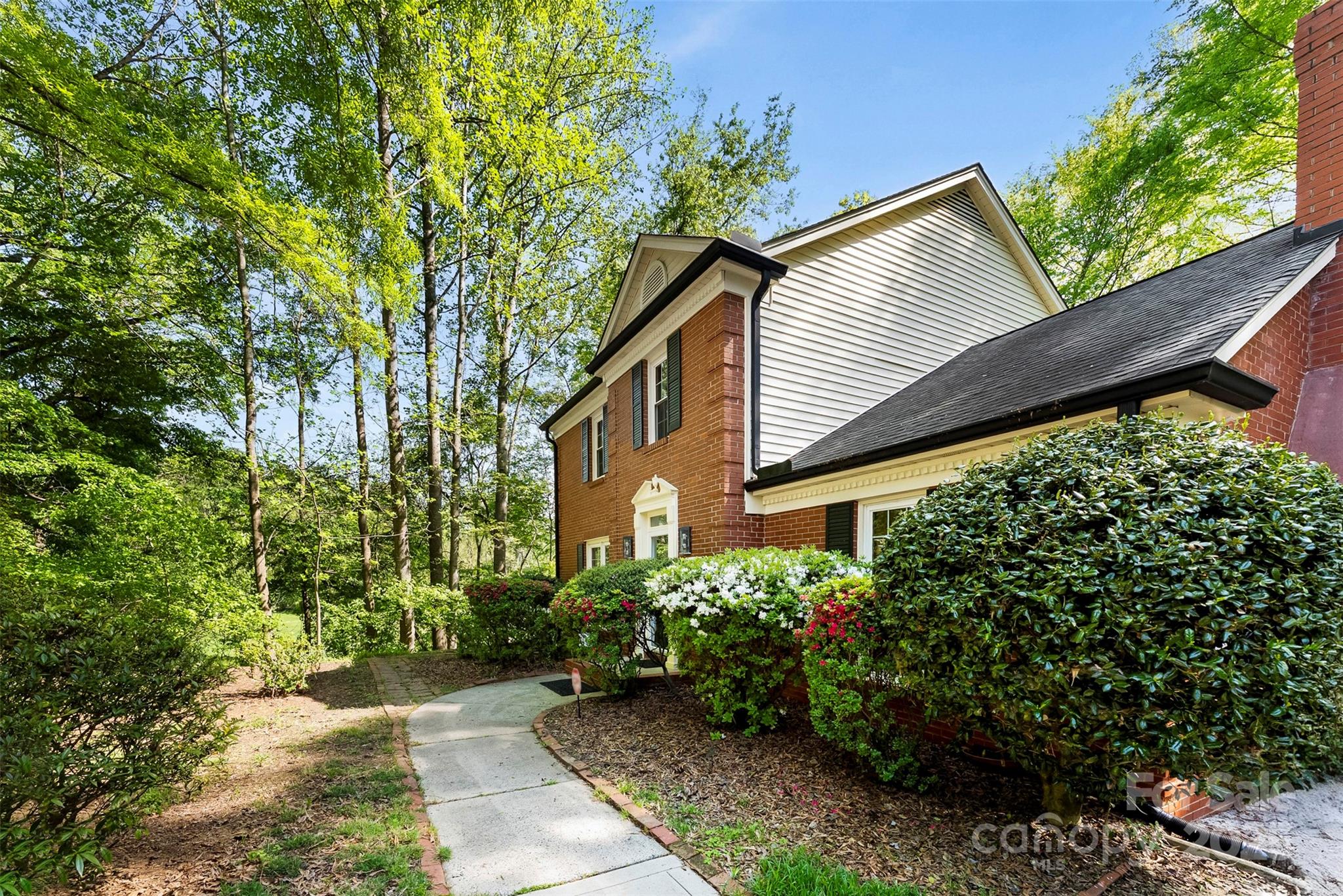 4522 Woods End Lane