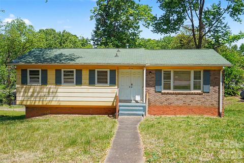 Photo of 314 Westham Ridge Road, Charlotte, NC 28217 (MLS # 4373992)