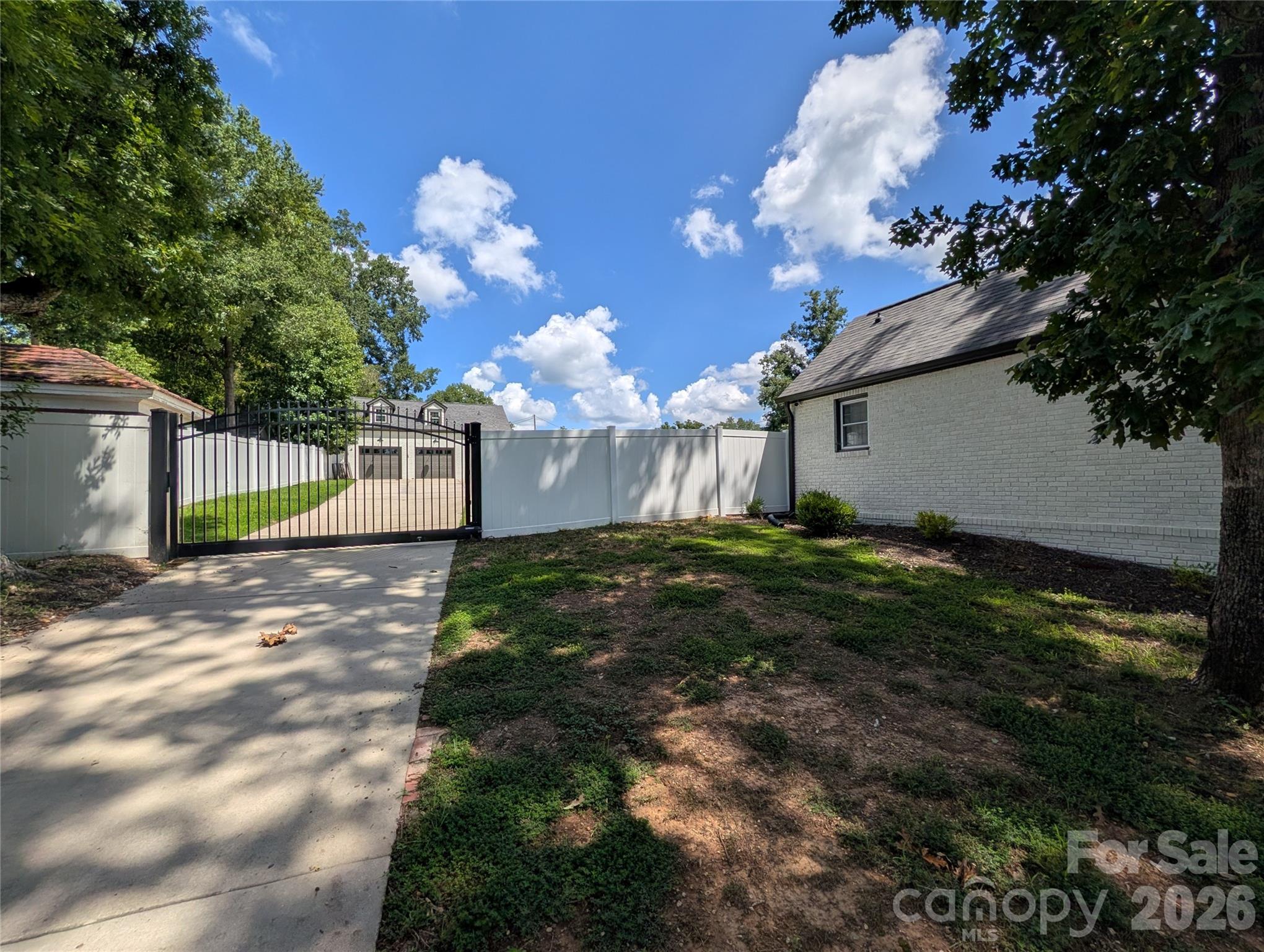 276 N 4th Street N