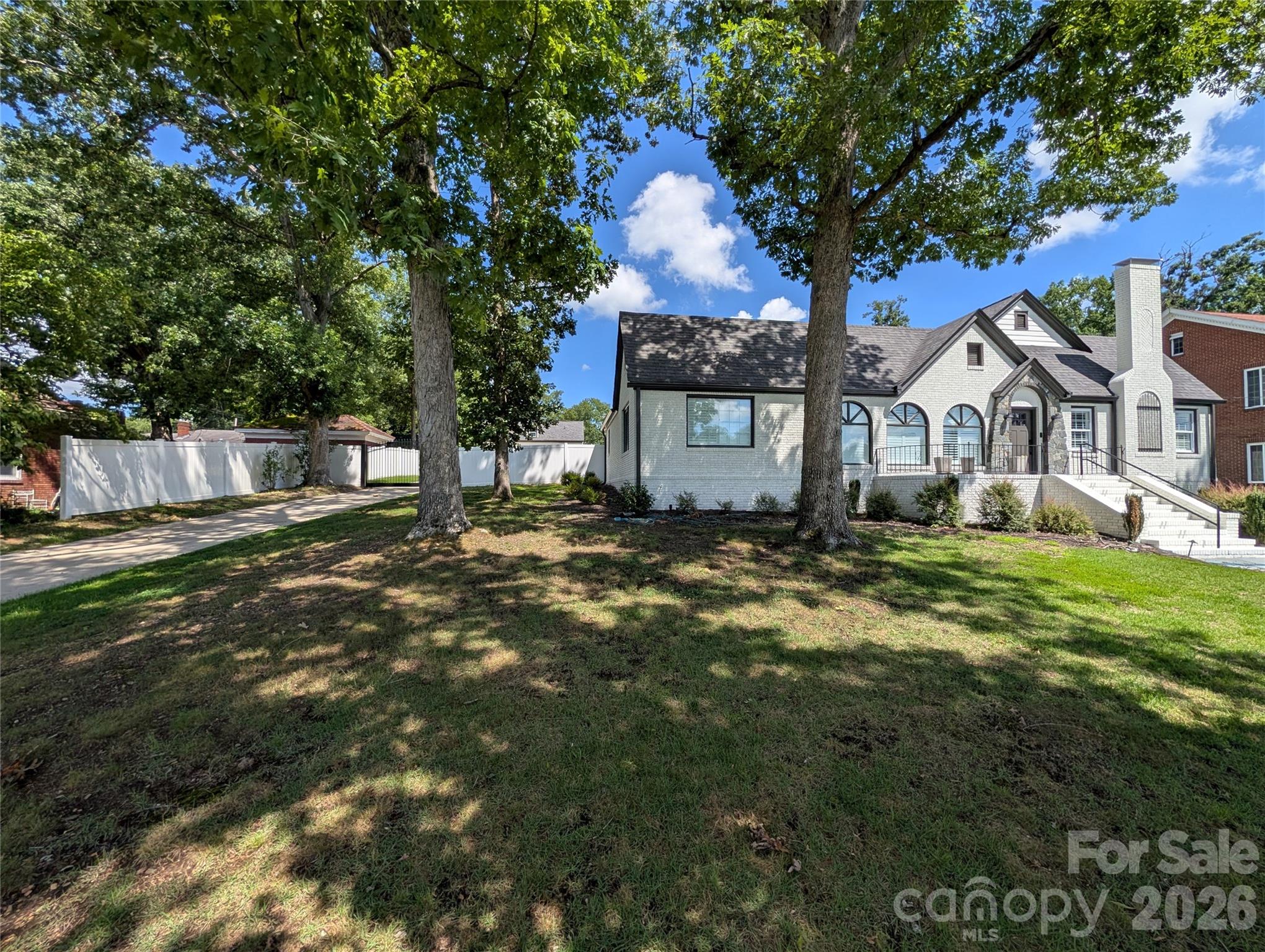 276 N 4th Street N