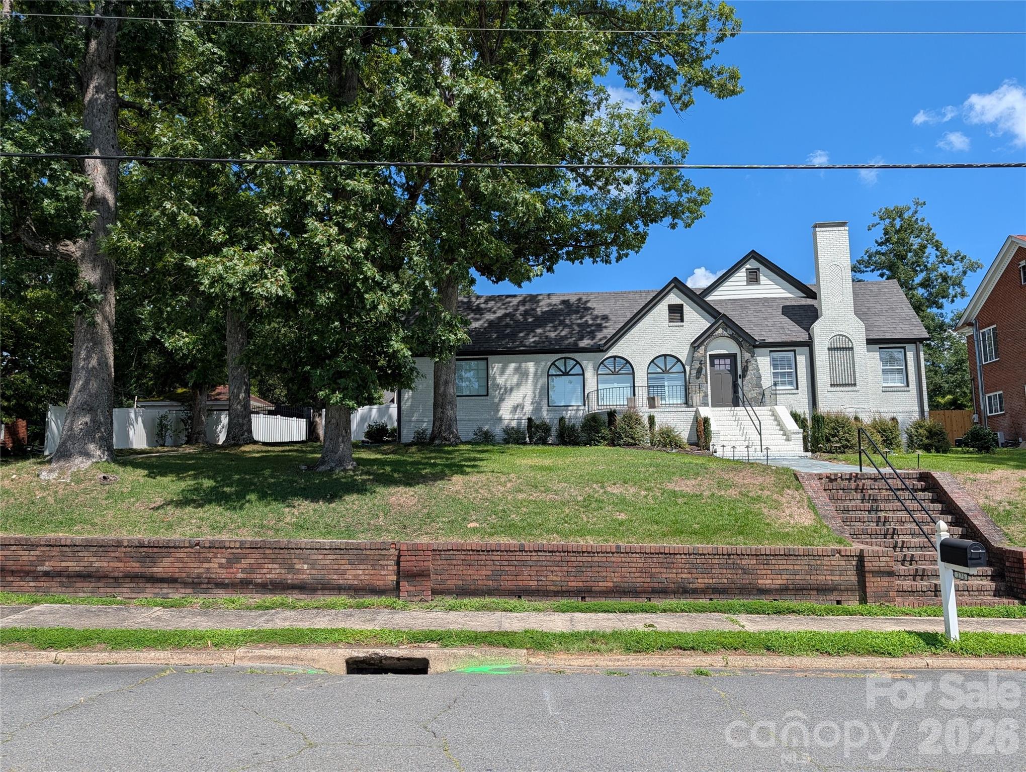 276 N 4th Street N