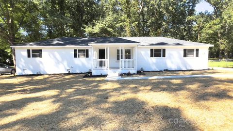 Photo of 308 Robinson Avenue, Matthews, NC 28104 (MLS # 4301931)