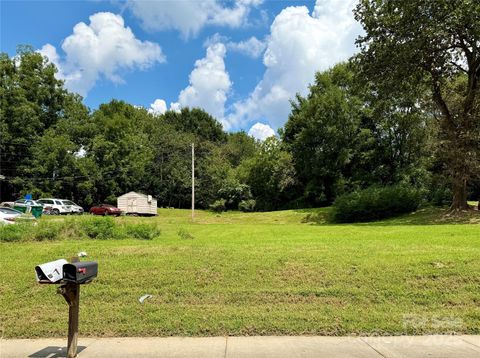 Photo of 625 S 2nd Street, Albemarle, NC 28001 (MLS # 4291761) Photo of 625 S 2nd Street, Albemarle, NC 28001 (MLS # 4291761)