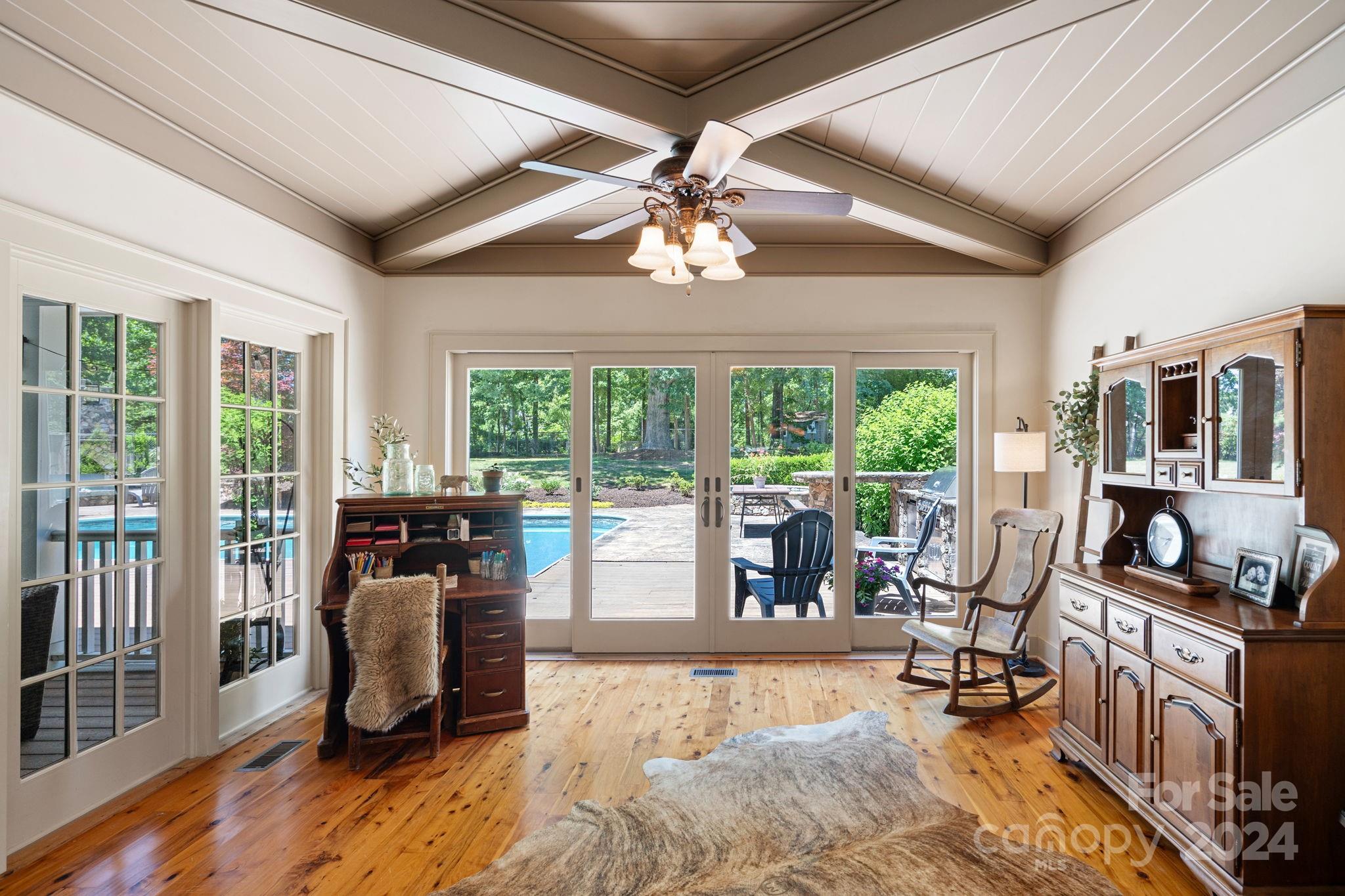 Diane Shores - Residential