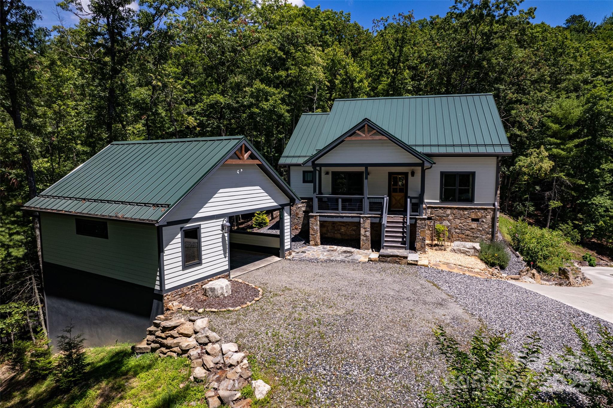 401 Moonbeam Crossing