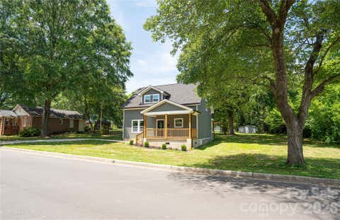Photo of 209 East Dixon Street, Lincolnton, NC 28092 (MLS # 4390313)