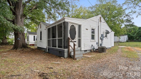 Photo of 1409 Essex Street, Gastonia, NC 28052 (MLS # 4432399)