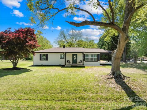 2243 Drive Inn Road Lincolnton NC 28092