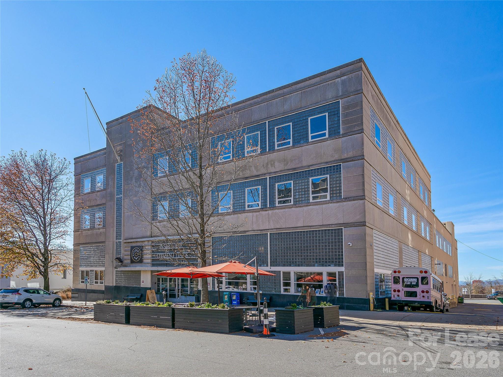 14 Ohenry Avenue 210