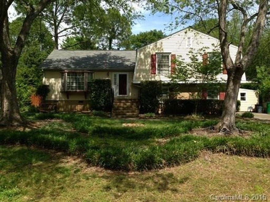 Nice Tri-level home with 2 kitchens. ALL APPLICATIONS SUBJECT TO NATIONWIDE CRIMINAL, CREDIT, SEX OFFENDER AND EVICTION CHECK. WE DO NOT ACCEPT SECTION 8. DO NOT DISTURB TENANT. ALL PETS ARE CONDITIONAL AND MUST BE APPROVED..