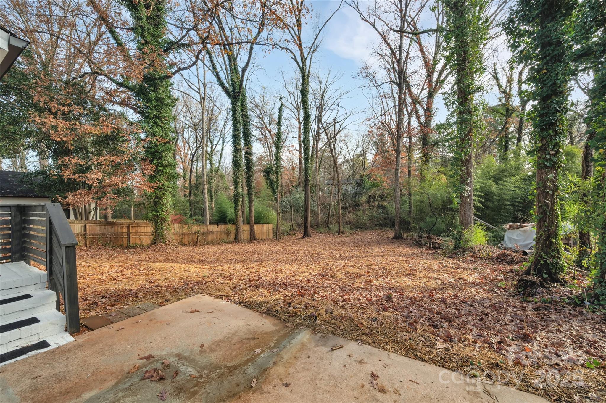 915 Crestmere Street