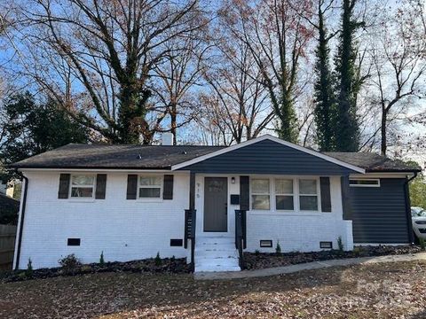 Photo of 915 Crestmere Street, Charlotte, NC 28208 (MLS # 4326540)