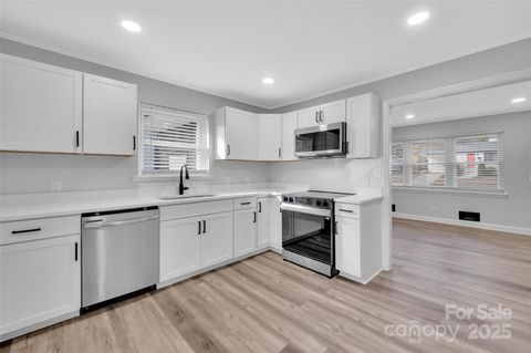 915 Crestmere Street Charlotte NC 28208