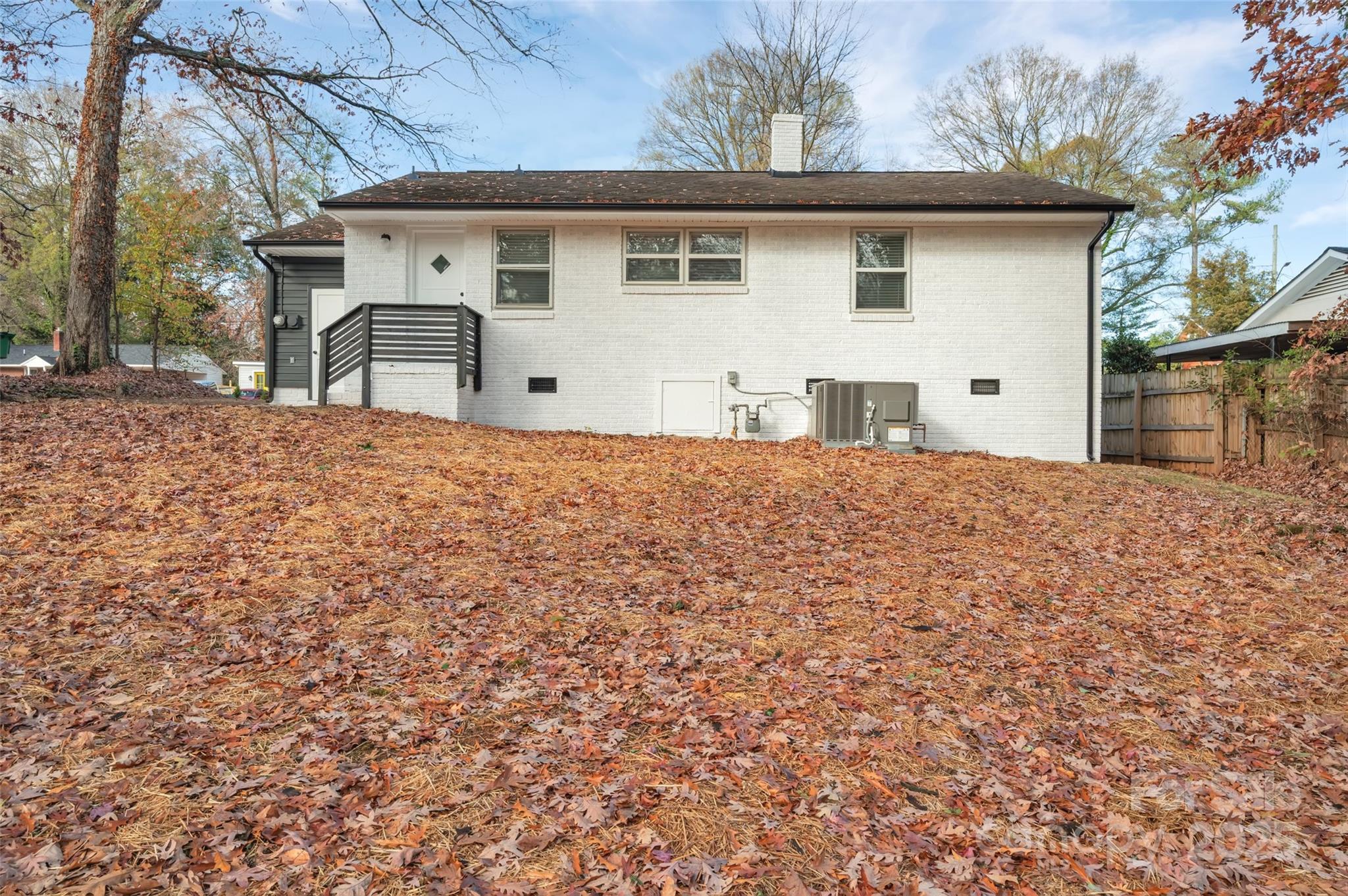 915 Crestmere Street