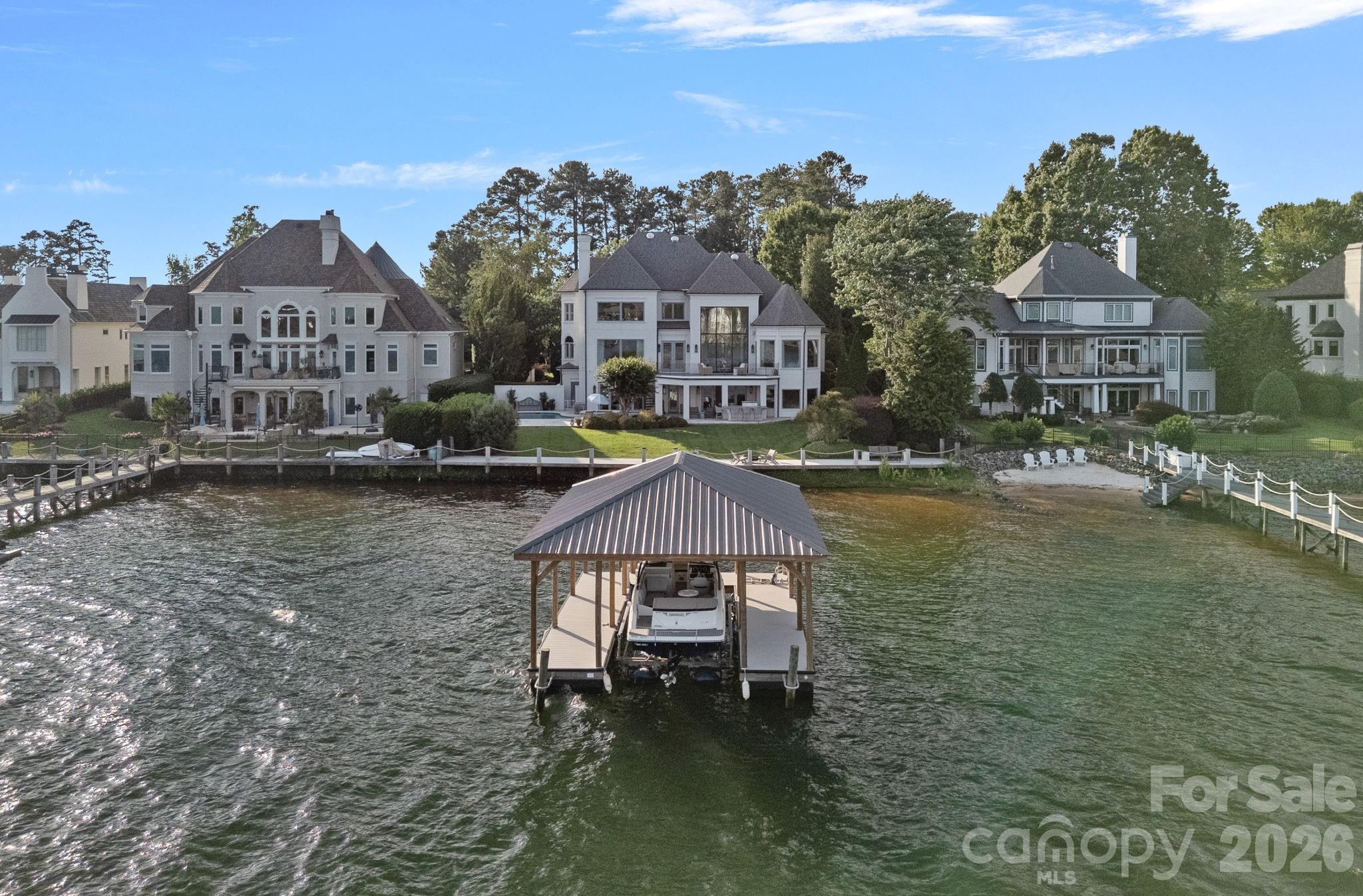 The Peninsula - Residential