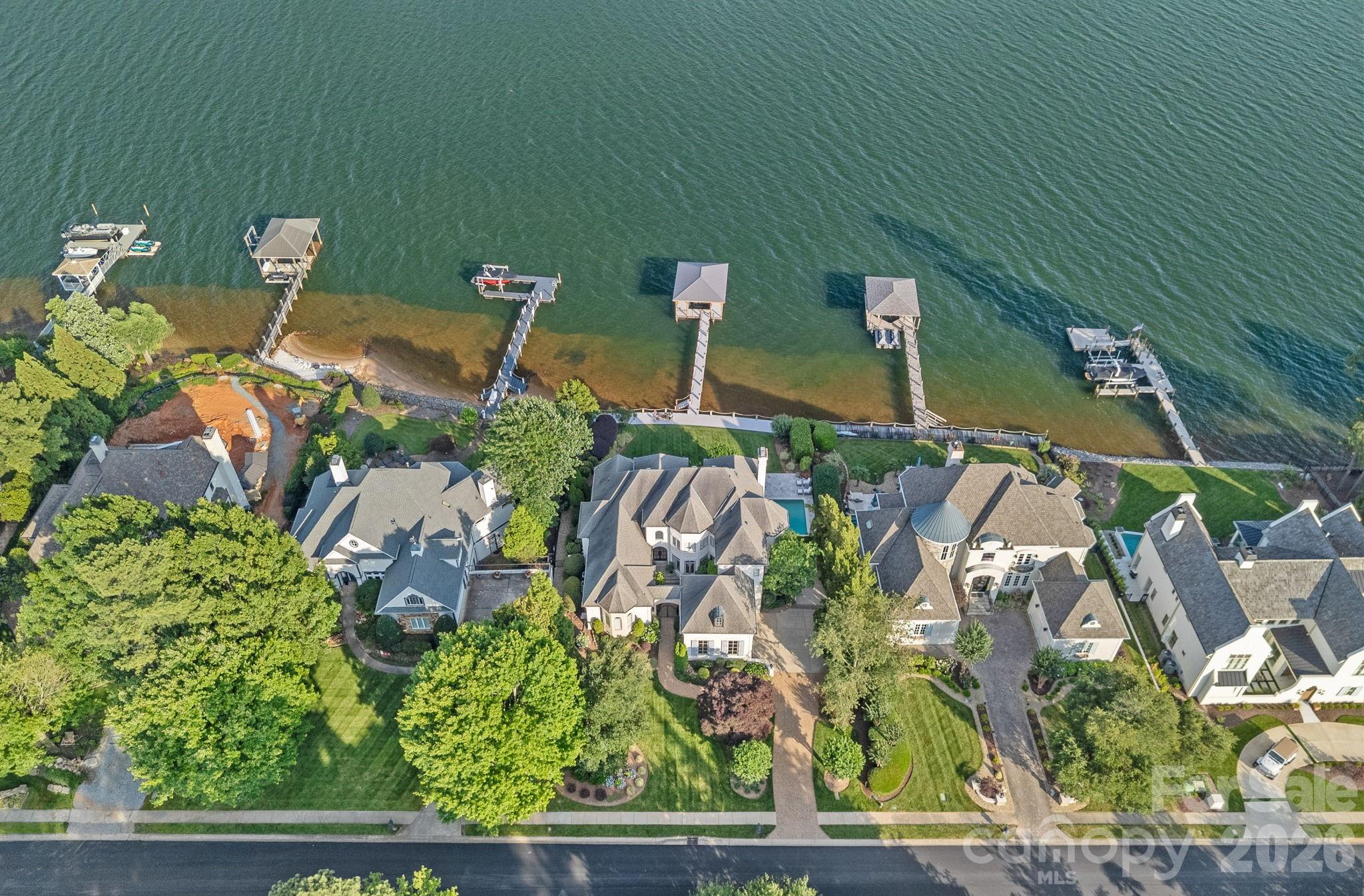 The Peninsula - Residential