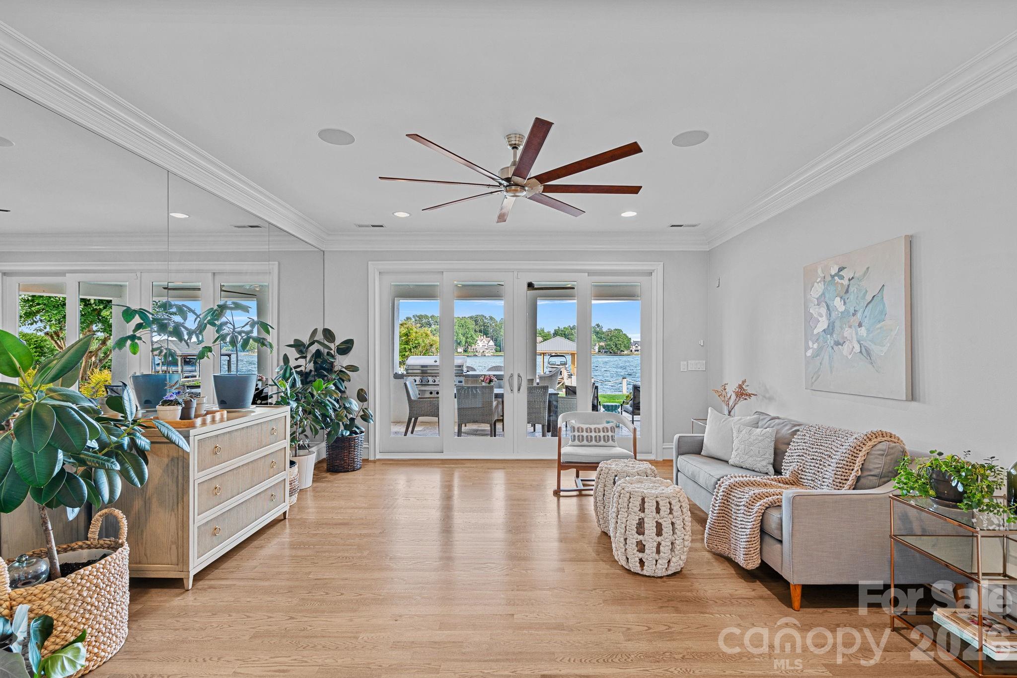 The Peninsula - Residential