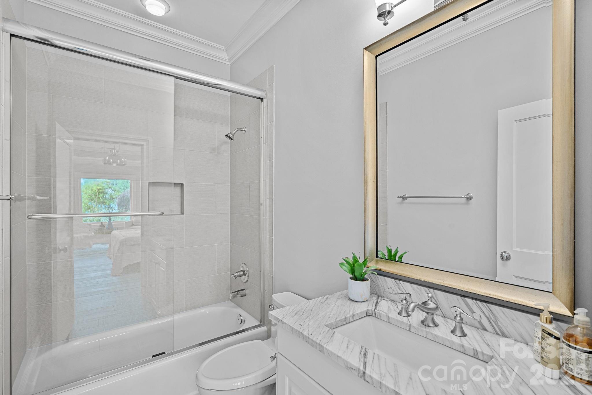 The Peninsula - Residential