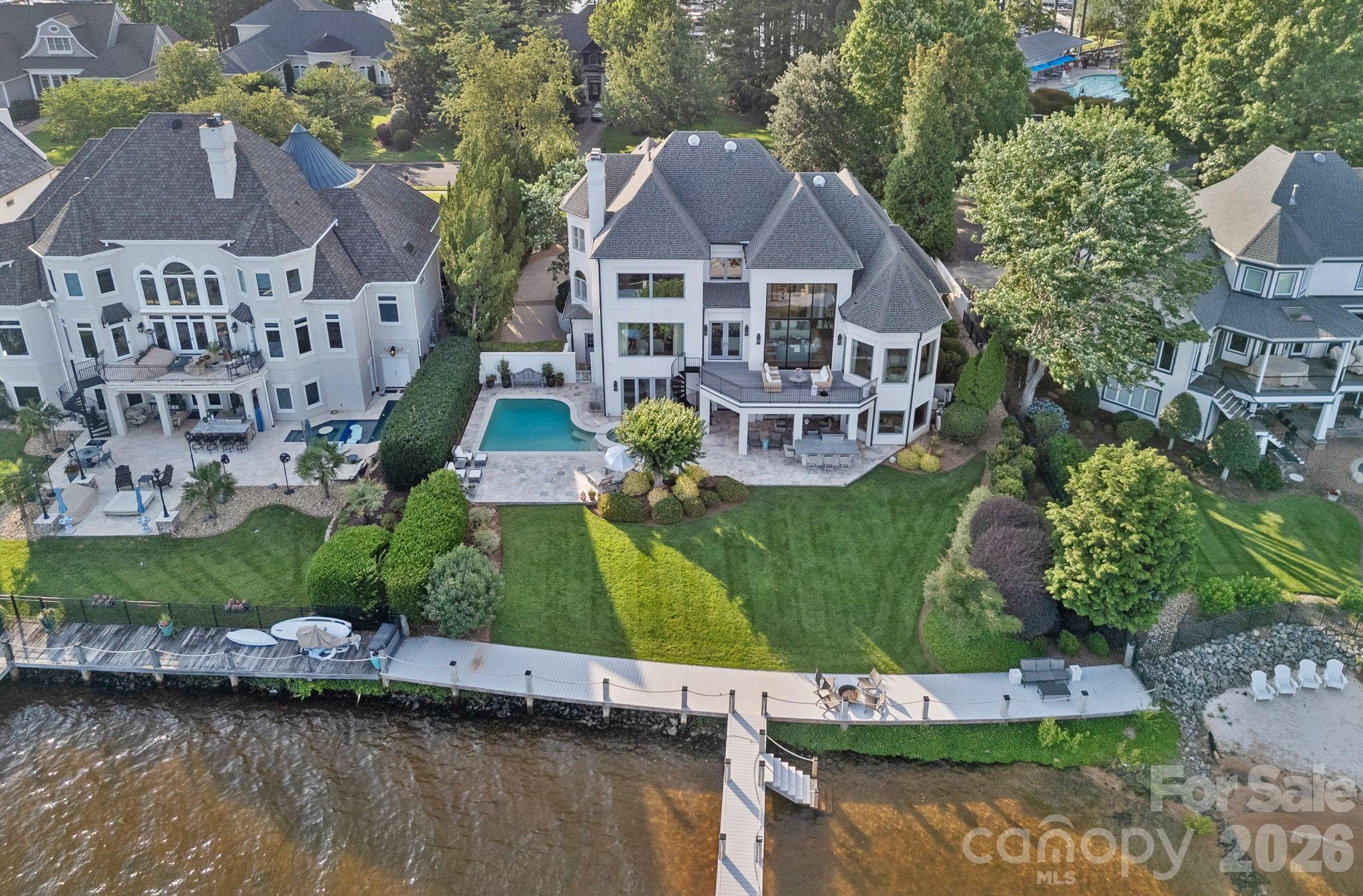 The Peninsula - Residential