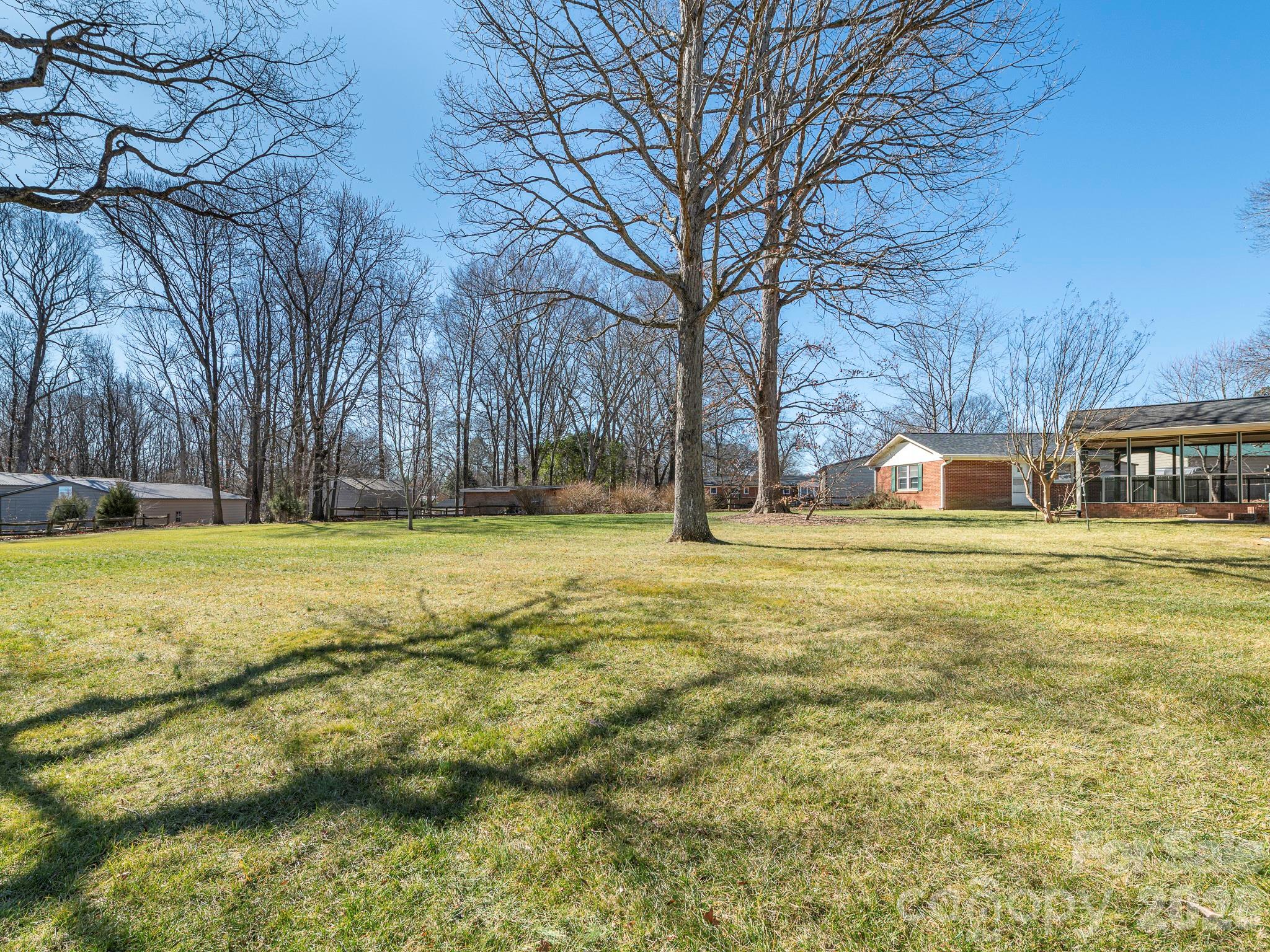 2123 Deepwood Place NW