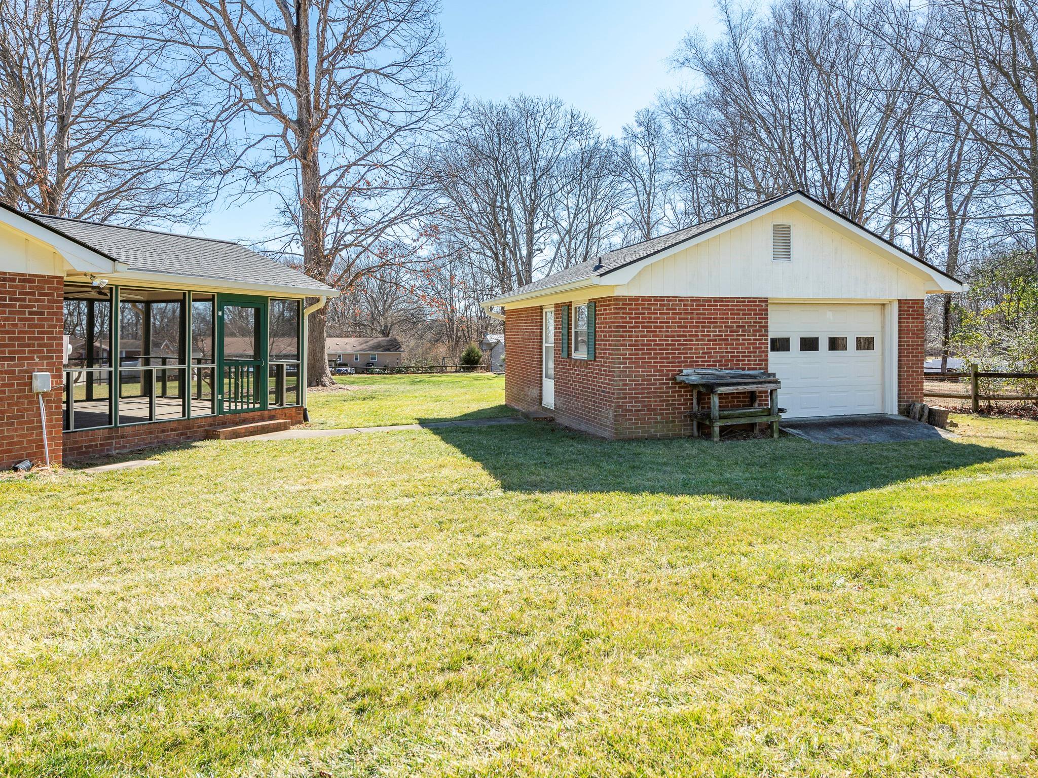 2123 Deepwood Place NW