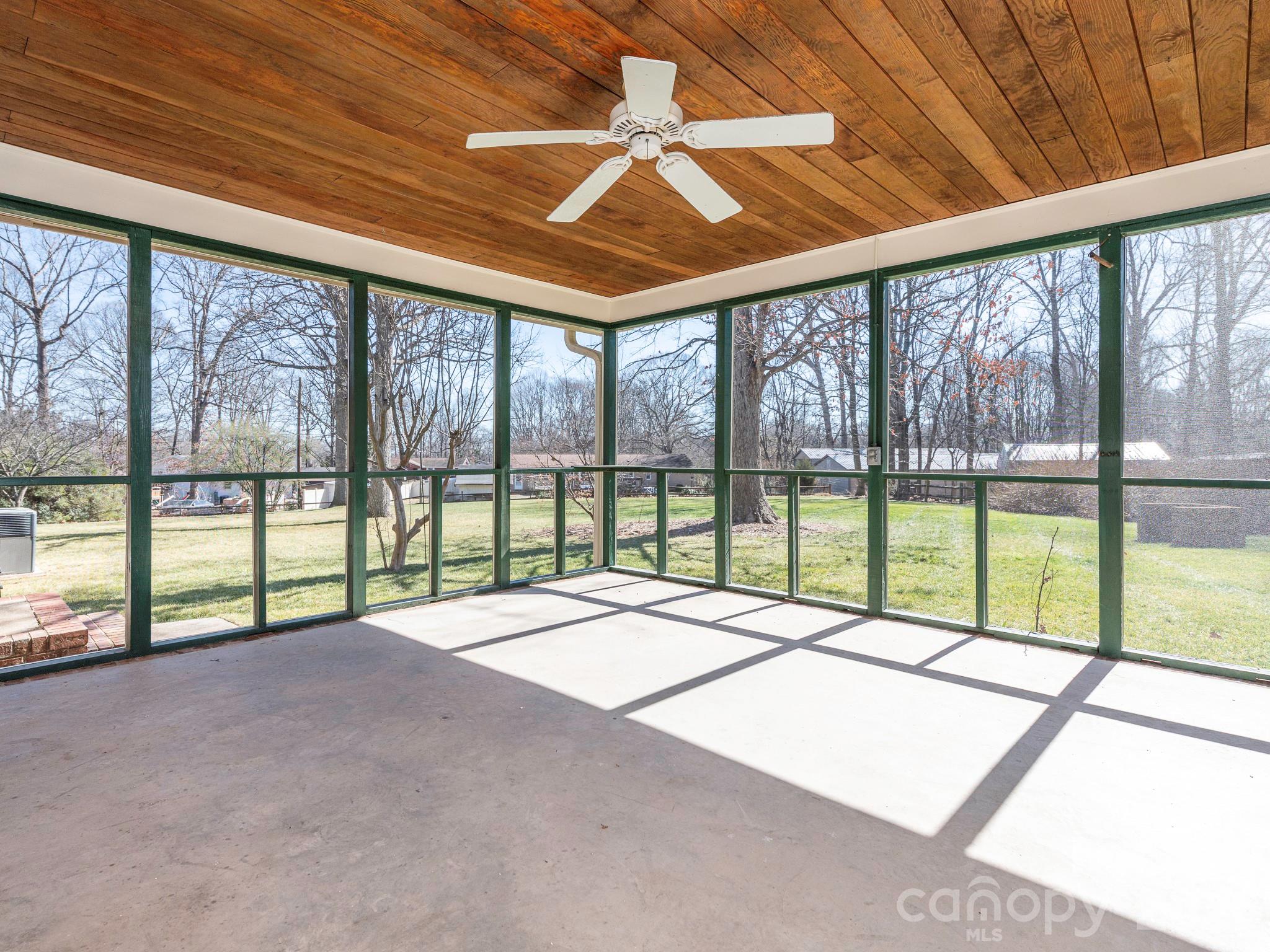 2123 Deepwood Place NW