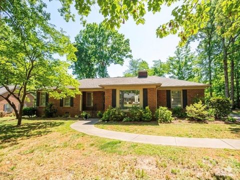 Photo of 2009 Saratoga Drive, Gastonia, NC 28056 (MLS # 4371278)